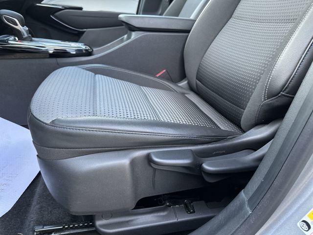 Used 2024 Chevrolet Trax LT w/ Sunroof Package FWD image 16