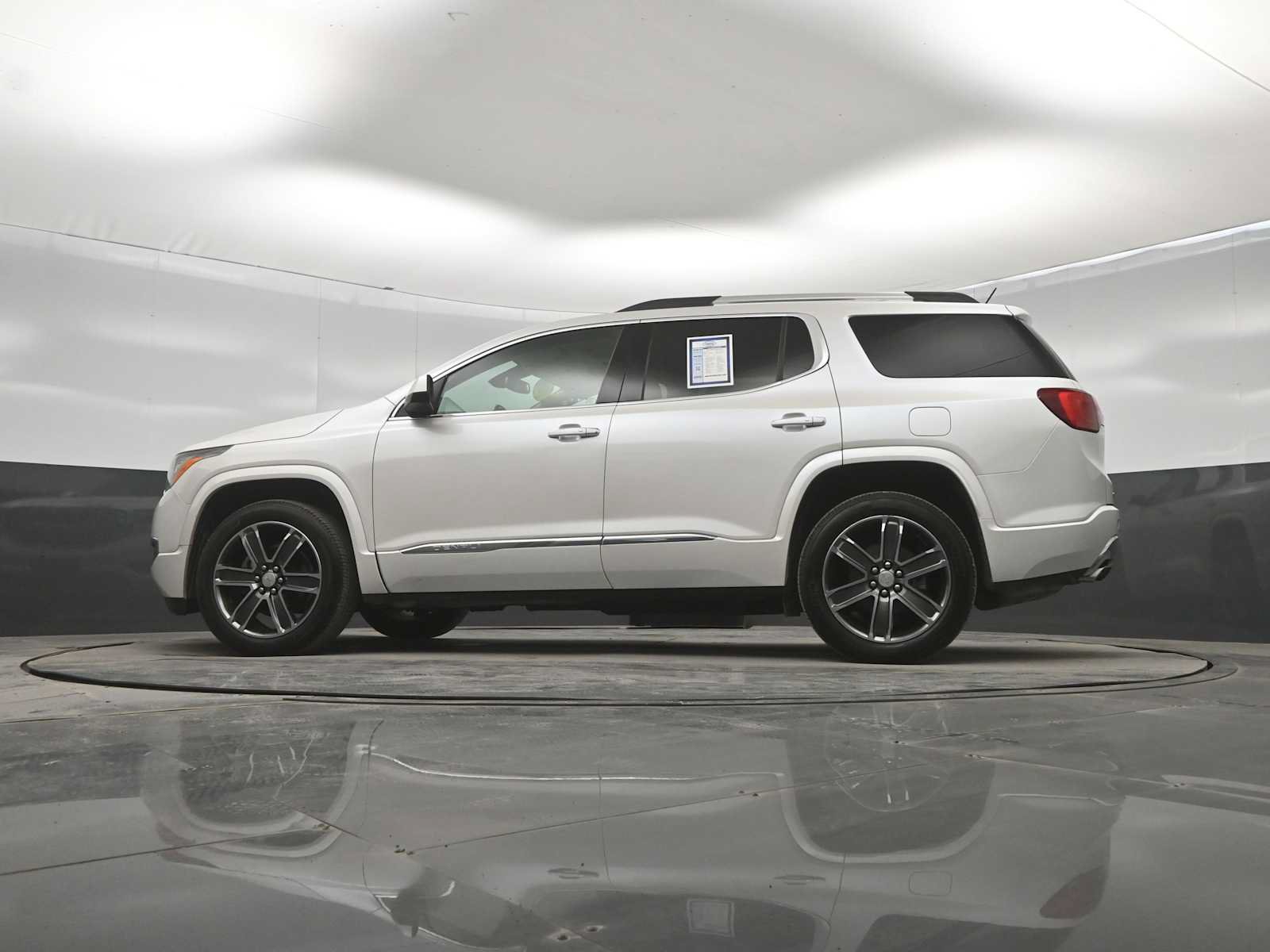Used 2019 GMC Acadia Denali w/ Technology Package AWD/4WD image 29