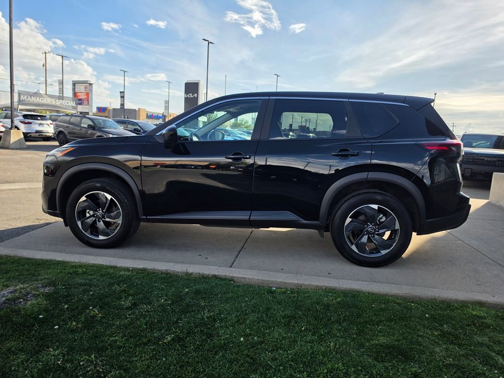 Used 2025 Nissan Rogue SV image 8