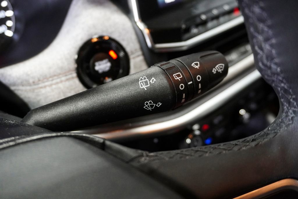 Used 2023 Jeep Compass Latitude image 24