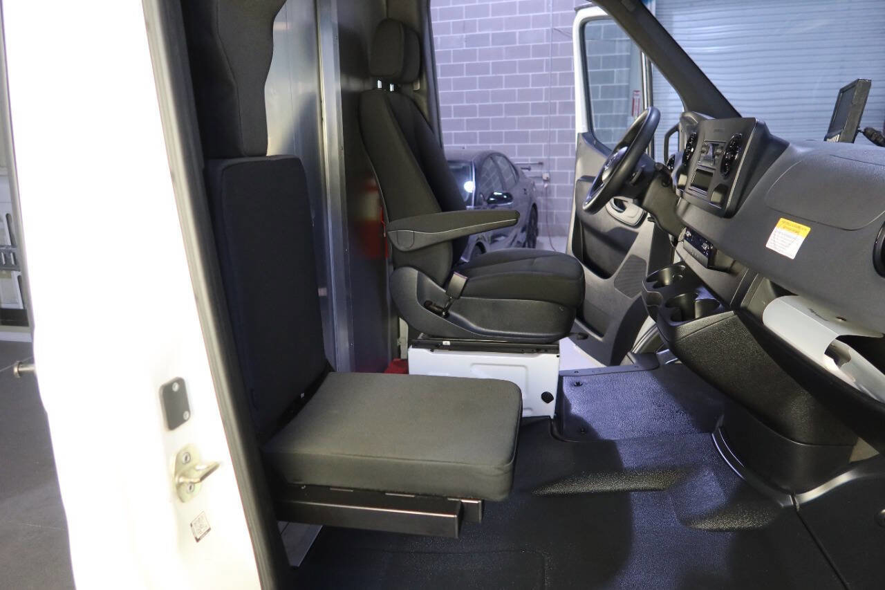 Used 2020 Mercedes-Benz Sprinter 2500 w/ Driver Convenience Package image 12