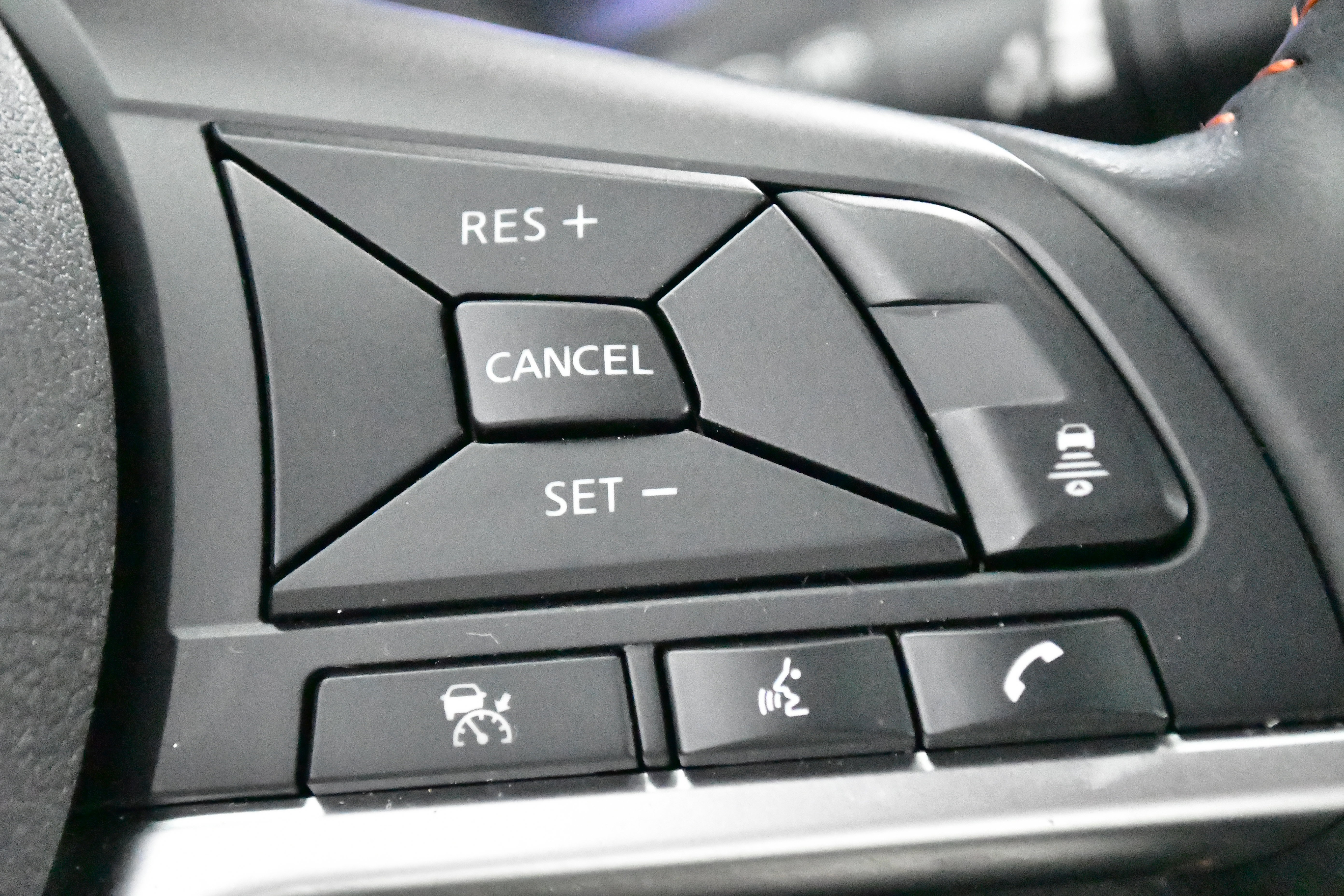 Used 2025 Nissan Sentra SR w/ SR Premium Package image 23