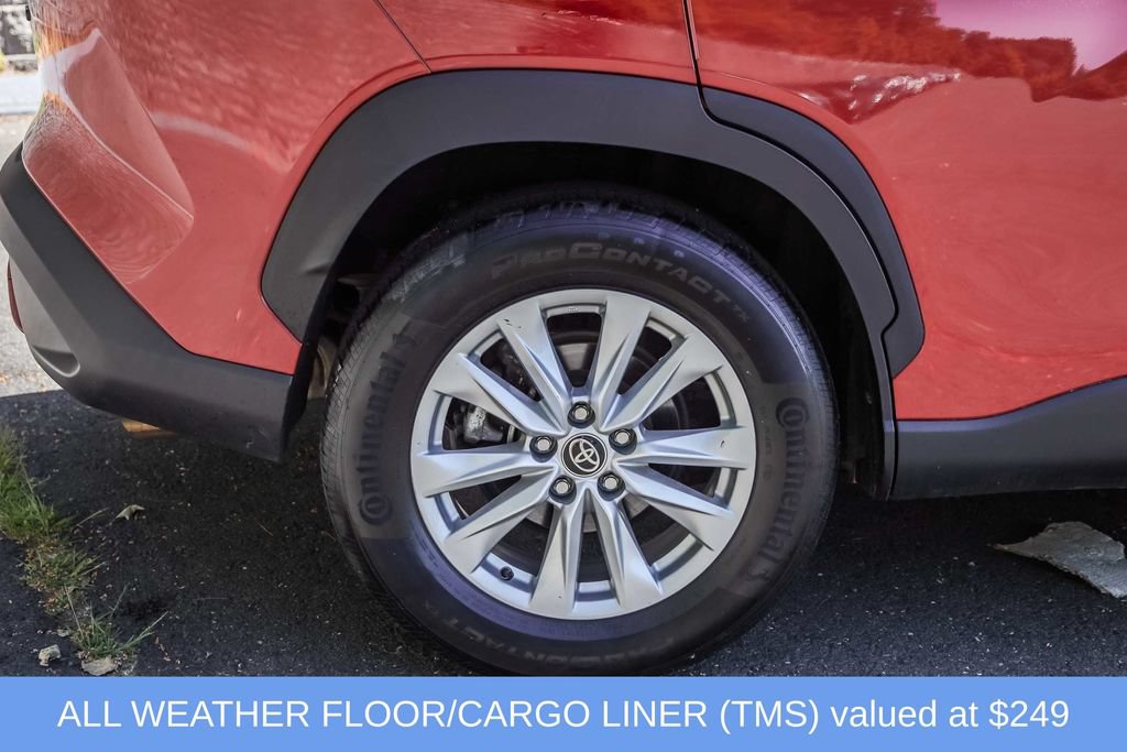 Used 2022 Toyota Corolla Cross LE w/ Moonroof Package AWD/4WD image 6