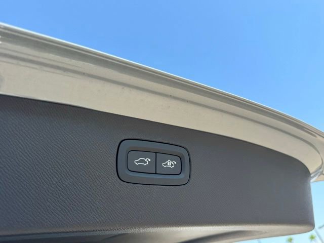 New 2026 Volvo XC90 B6 Plus w/ Protection Package AWD/4WD image 9