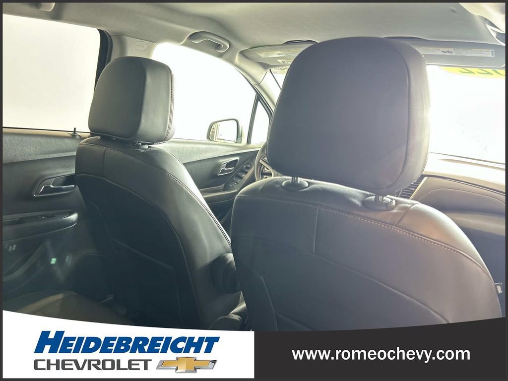 Certified 2022 Chevrolet Trax LT w/ LT Convenience Package AWD/4WD image 31