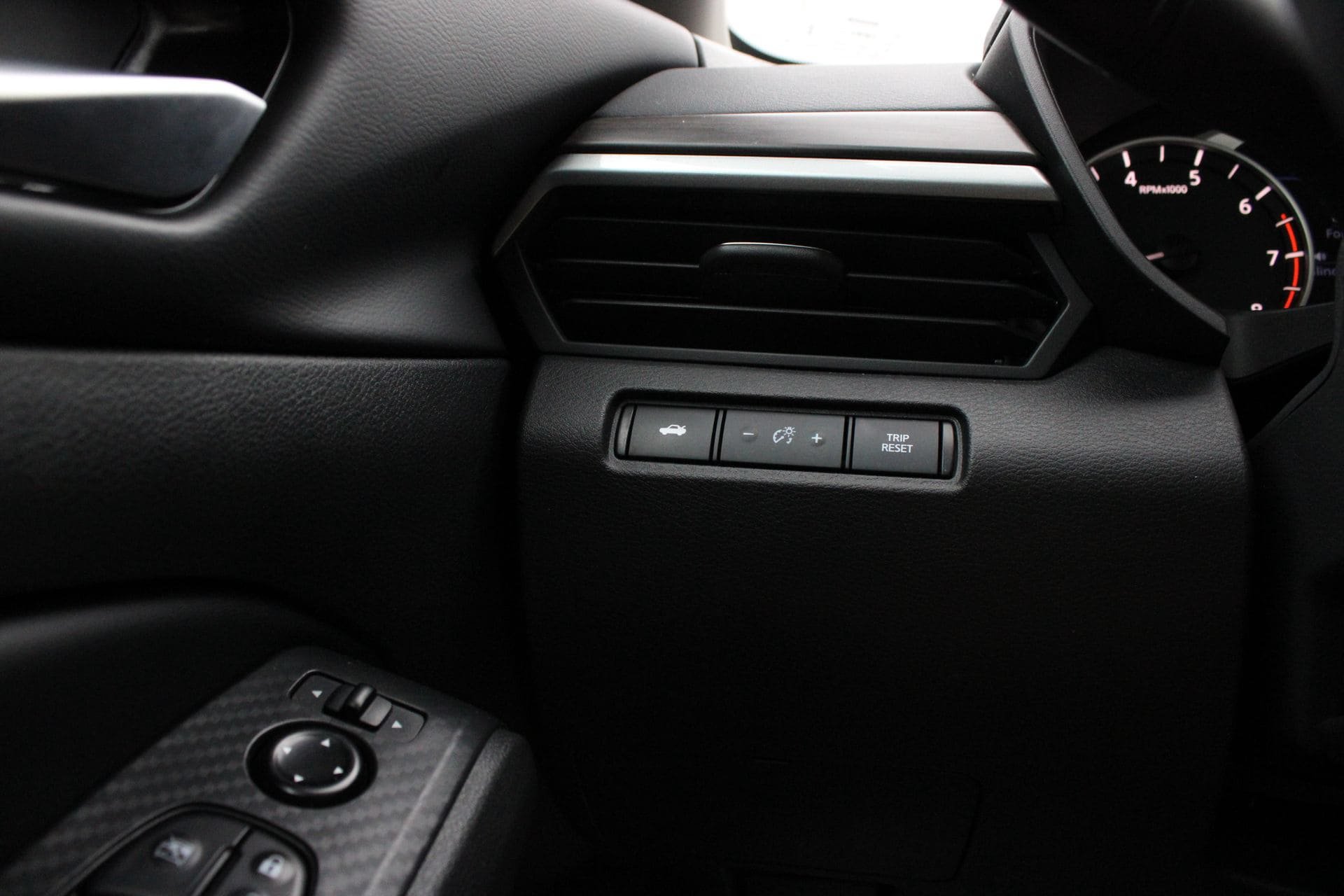 Used 2025 Nissan Altima 2.5 SV FWD image 26