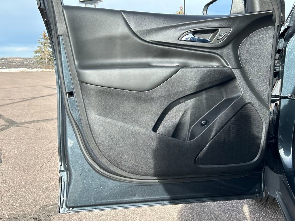 Used 2023 Chevrolet Equinox LT image 25