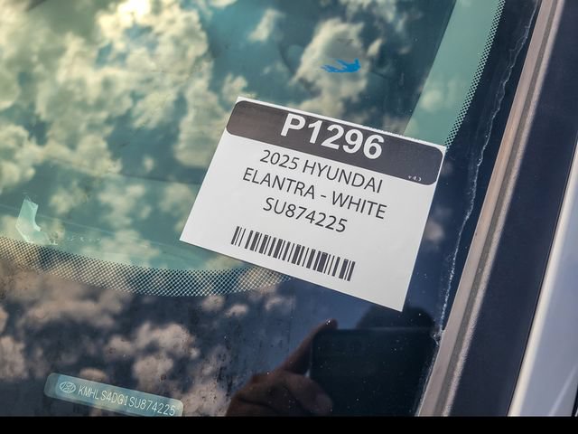 Used 2025 Hyundai Elantra SEL FWD image 14