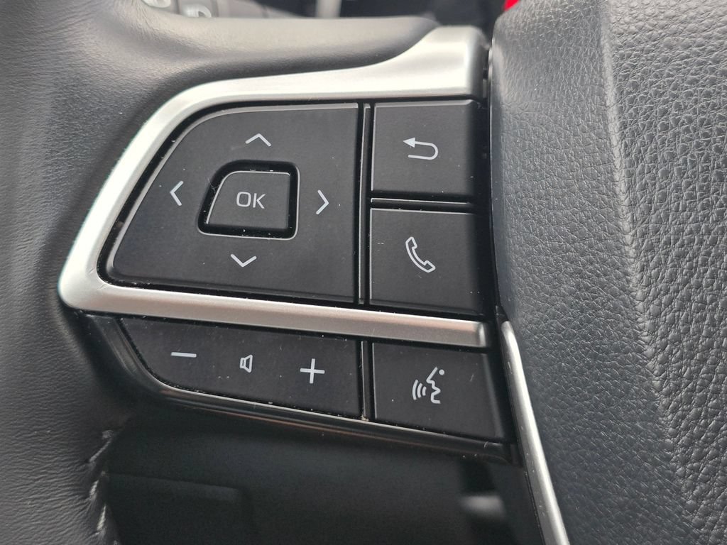 Used 2024 Toyota Highlander XLE AWD/4WD image 35