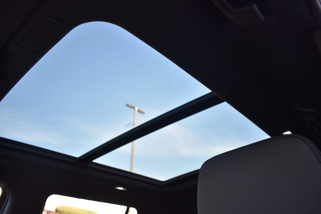 Certified 2025 Chevrolet Tahoe Z71 w/ Sun And Tow Package image 11