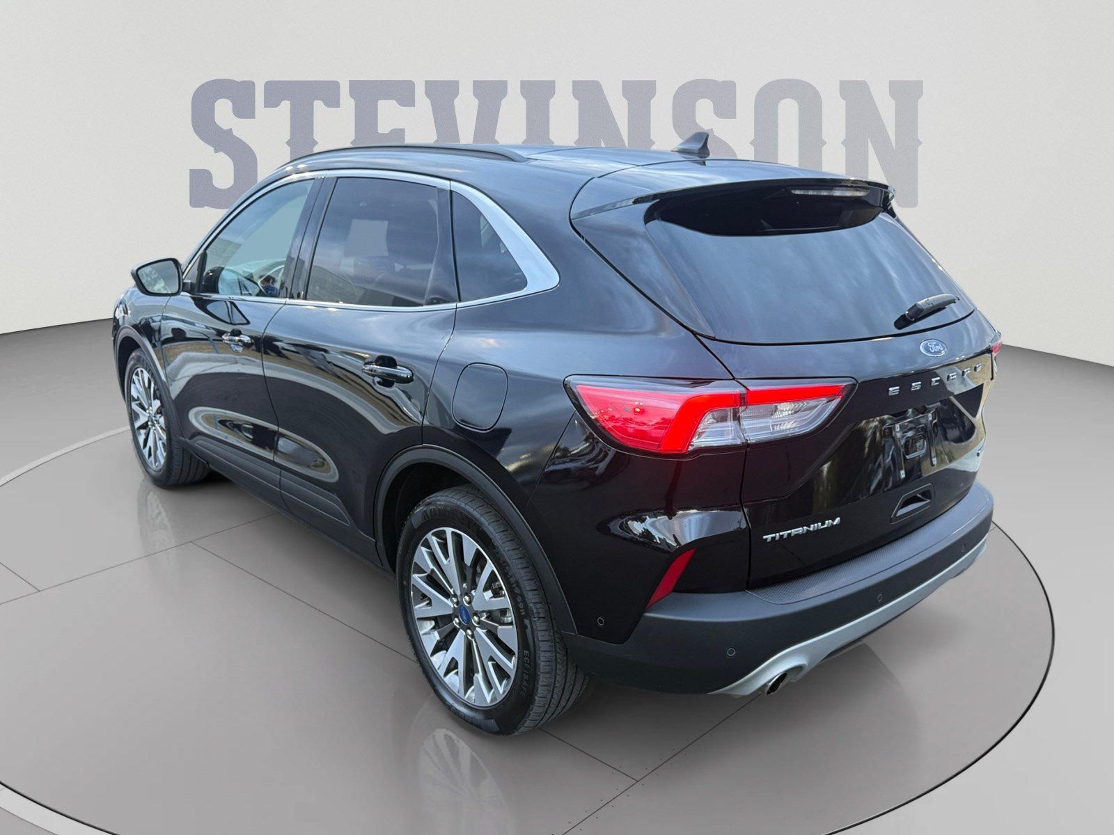 Used 2020 Ford Escape Titanium w/ Titanium Premium Package 2.0 AWD/4WD image 3
