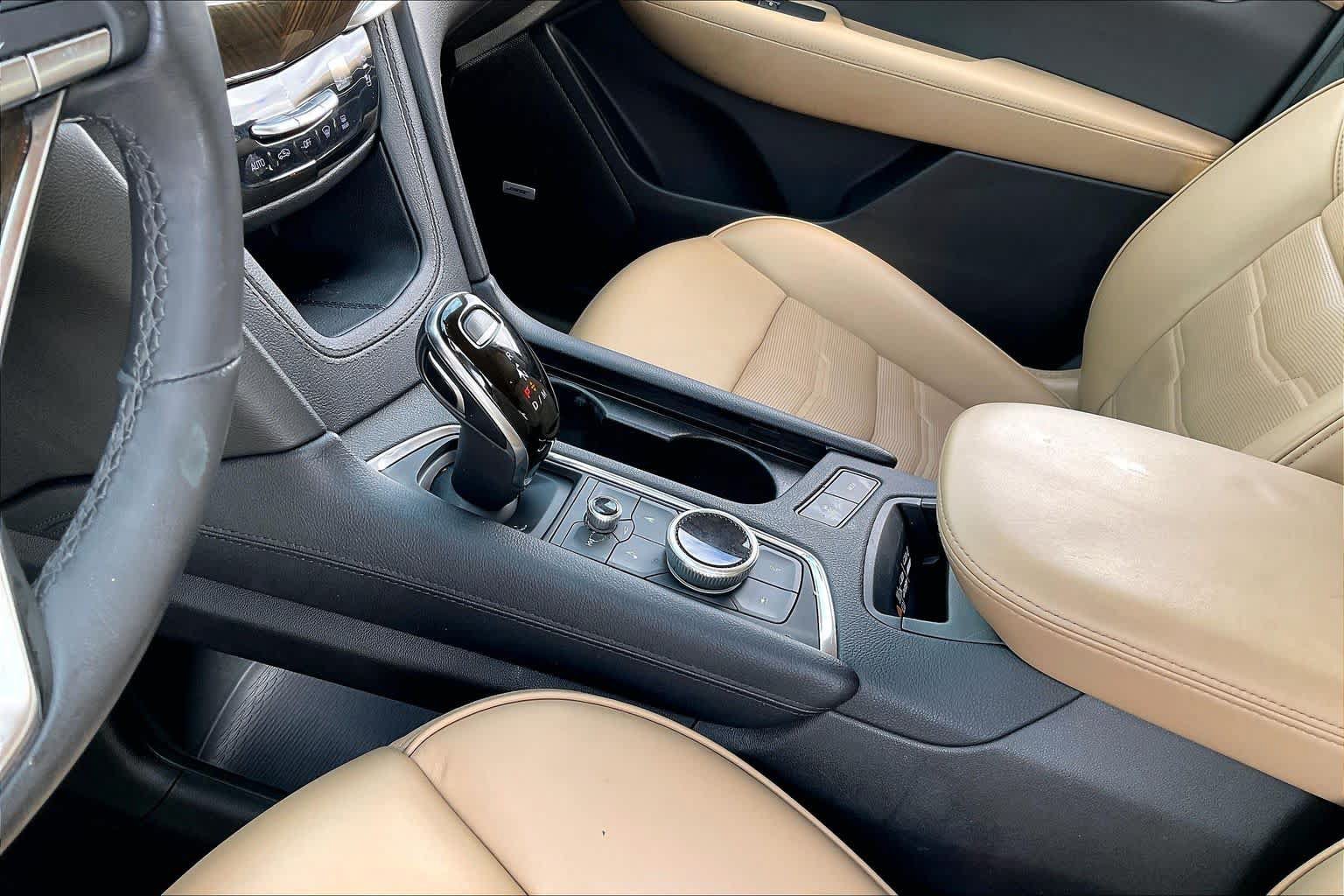 Used 2021 Cadillac XT6 Premium Luxury w/ Platinum Package FWD image 14