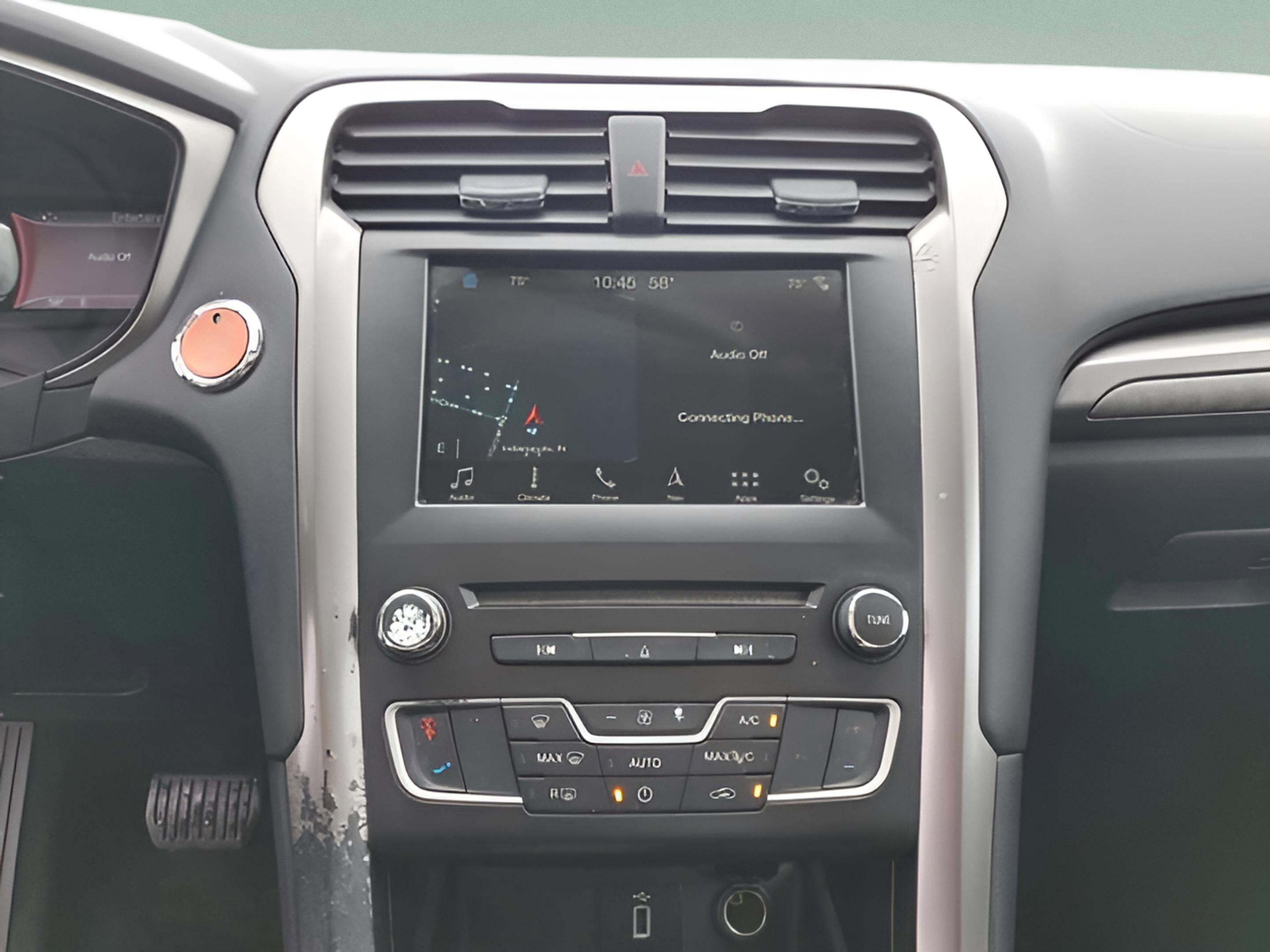 Used 2018 Ford Fusion SE w/ Fusion SE Technology Package FWD image 22