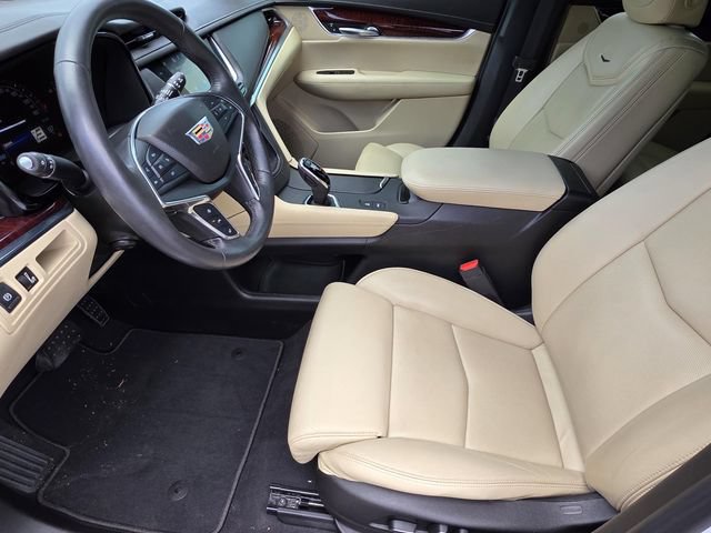 Used 2017 Cadillac XT5 Premium Luxury FWD image 6