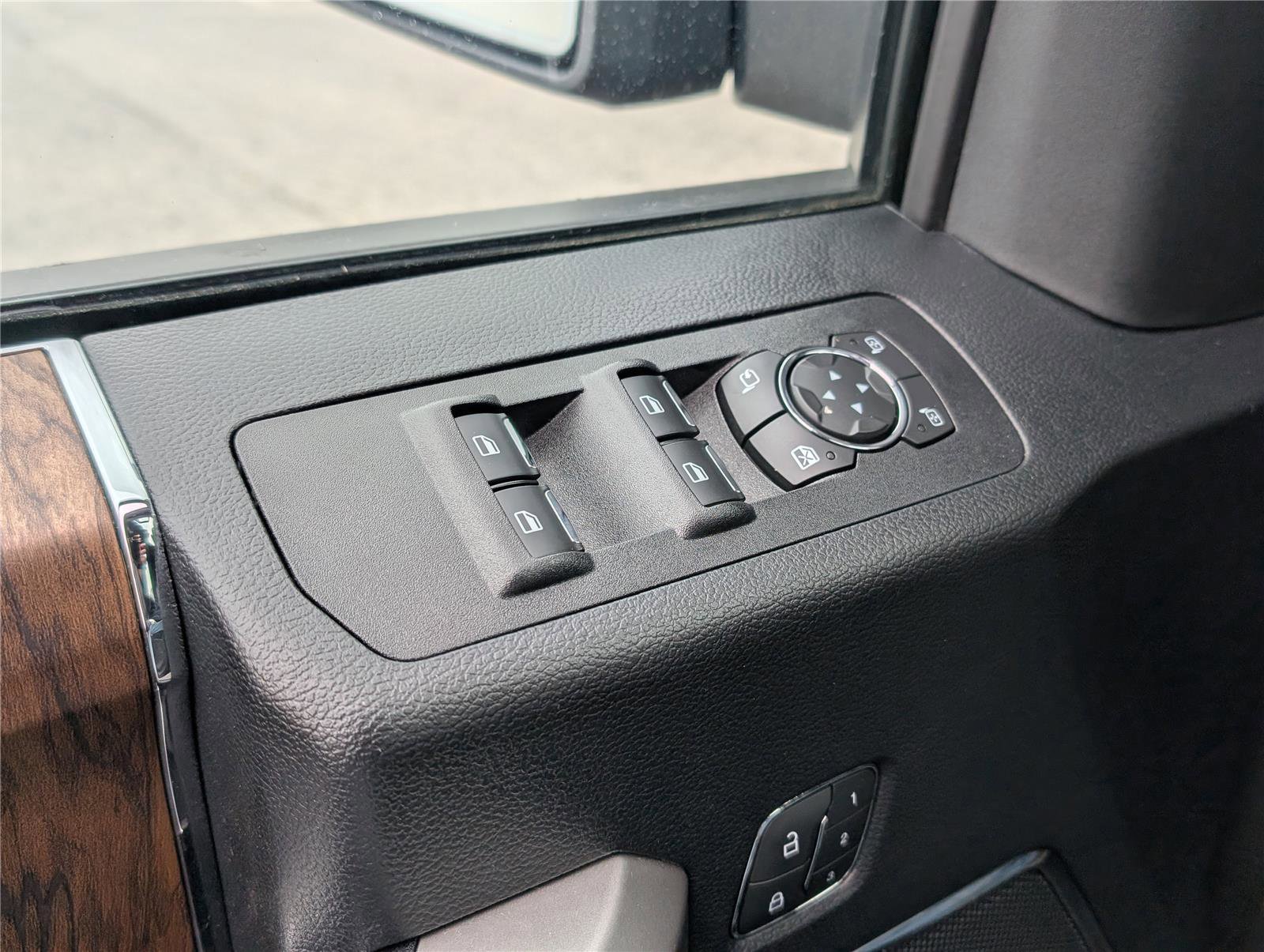 Used 2019 Ford F150 Lariat image 18