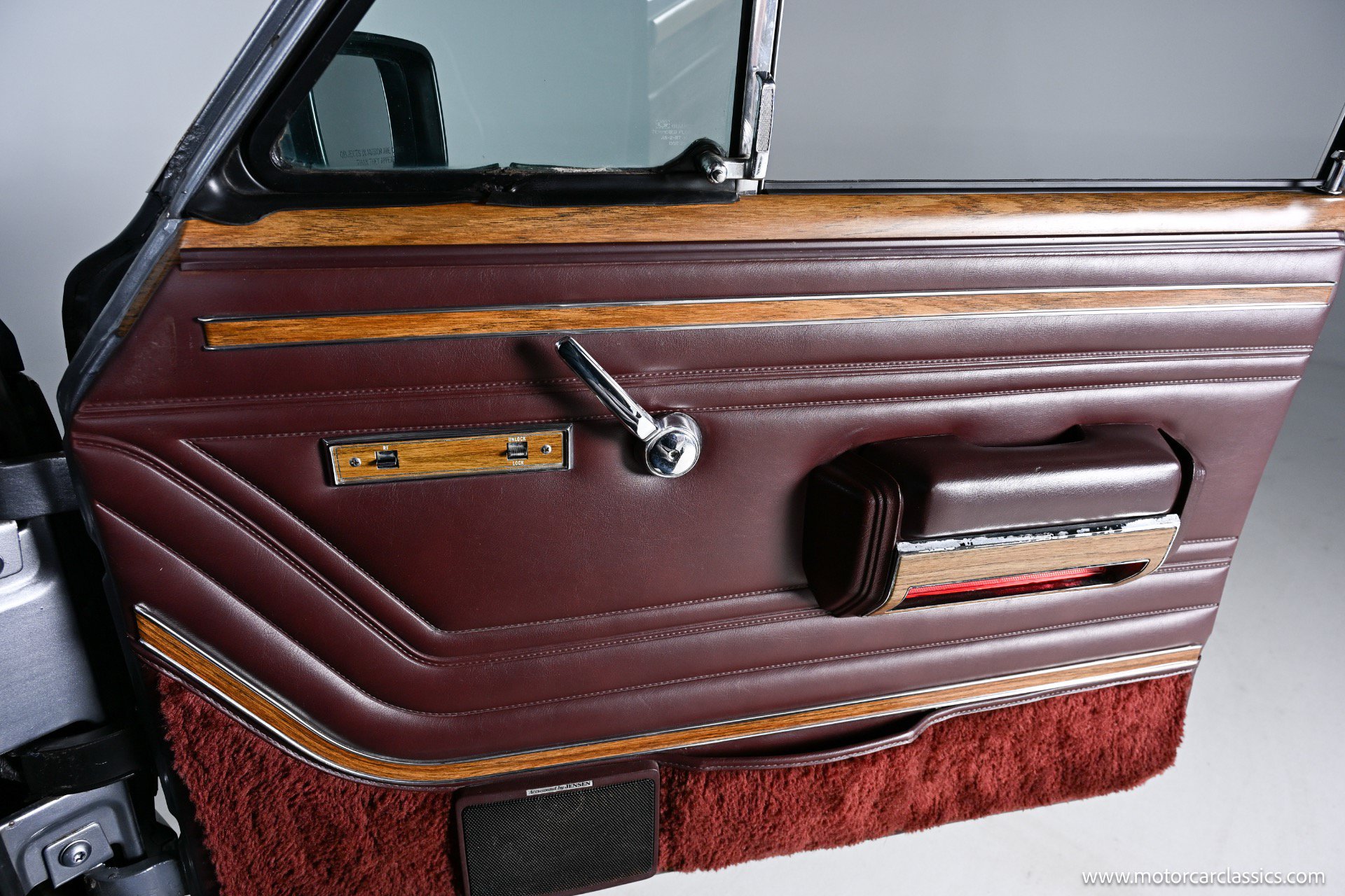 Used 1991 Jeep Grand Wagoneer AWD/4WD image 32