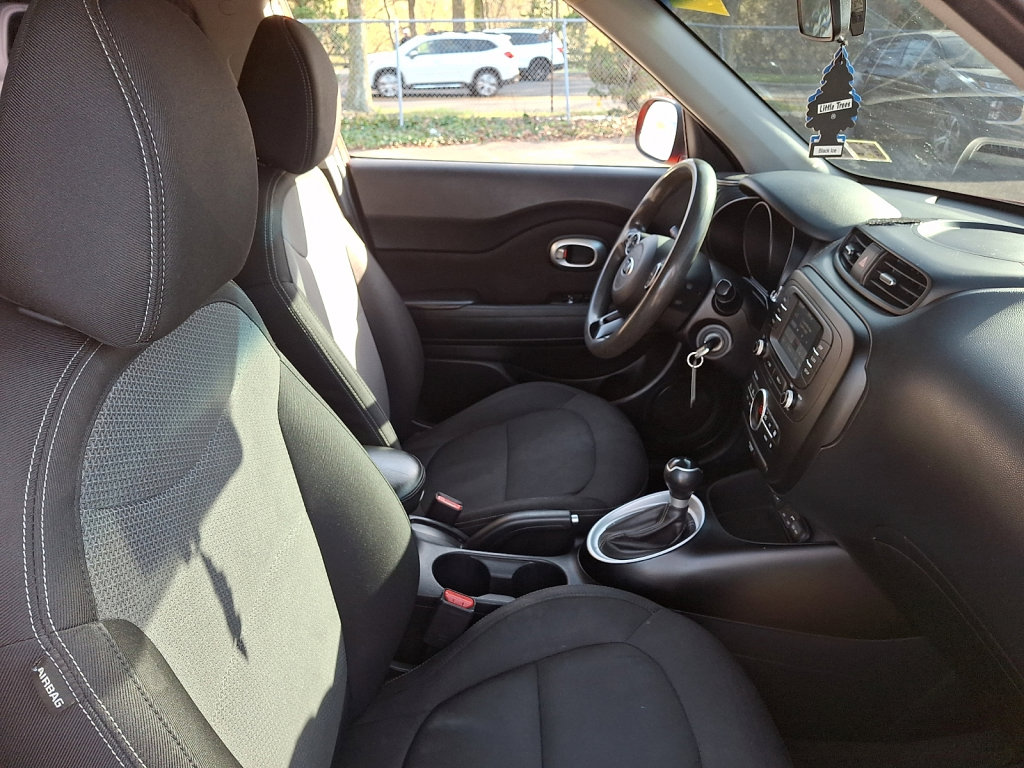 Used 2017 Kia Soul + image 11