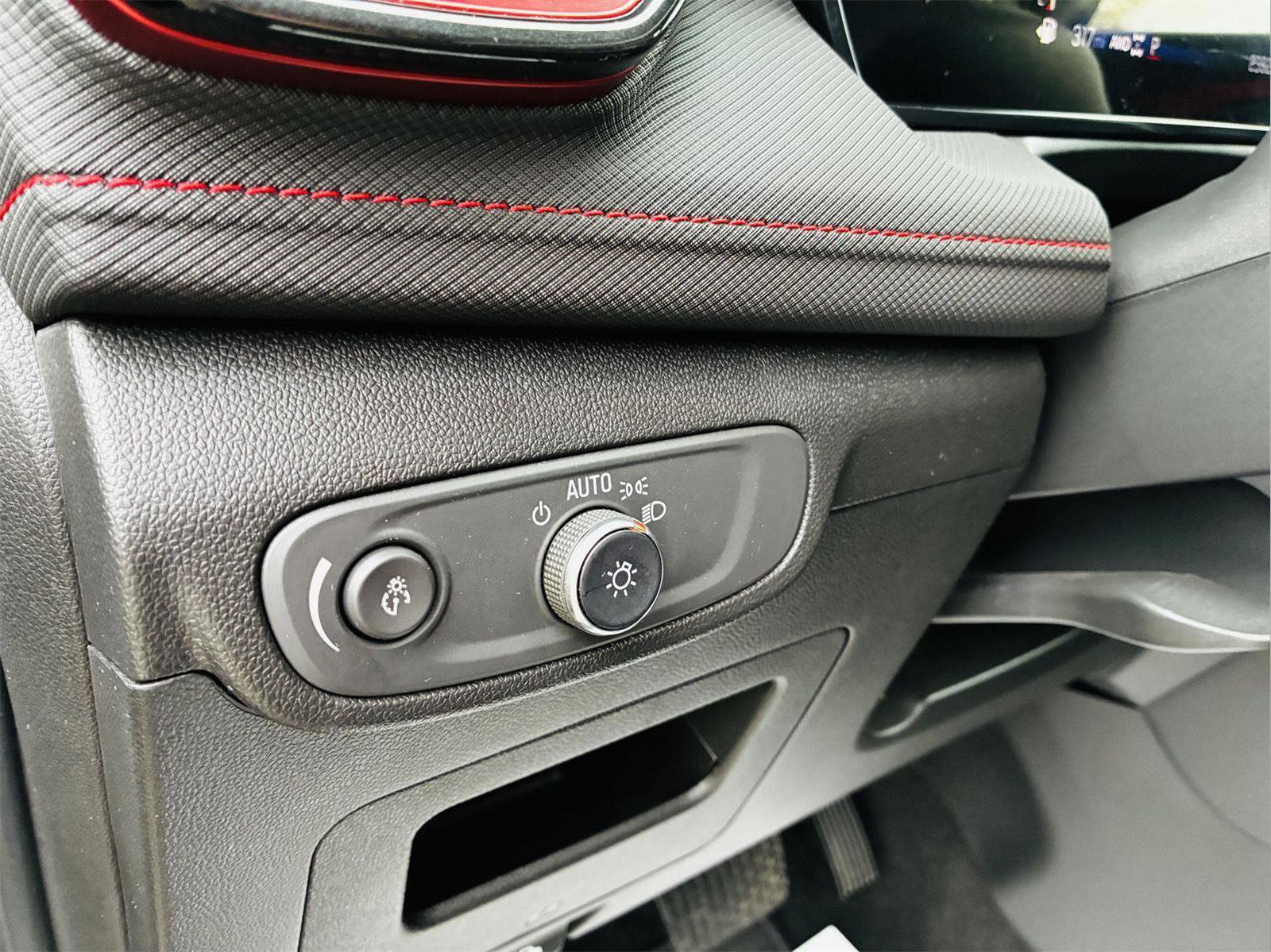 Used 2024 Chevrolet TrailBlazer RS w/ Convenience Package image 27