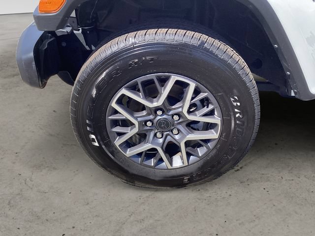 Certified 2025 Jeep Wrangler Unlimited Sahara AWD/4WD image 14