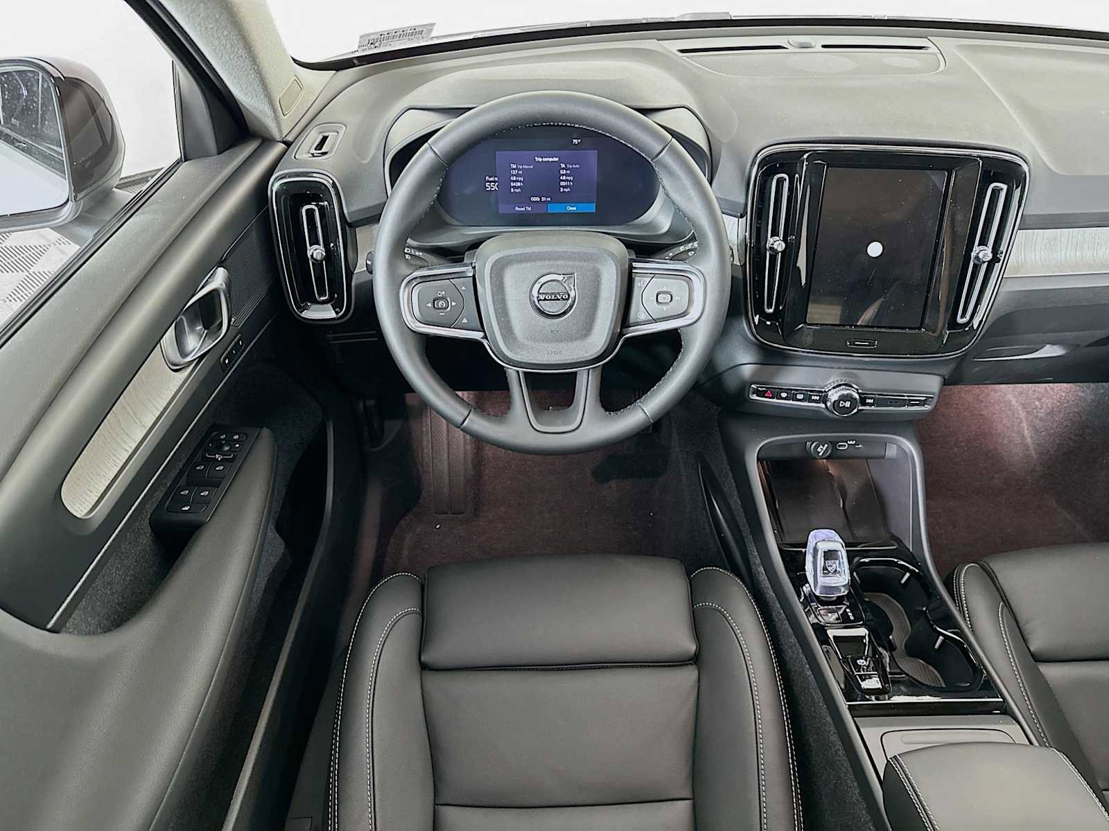 Used 2025 Volvo XC40 B5 Plus w/ Climate Package image 21
