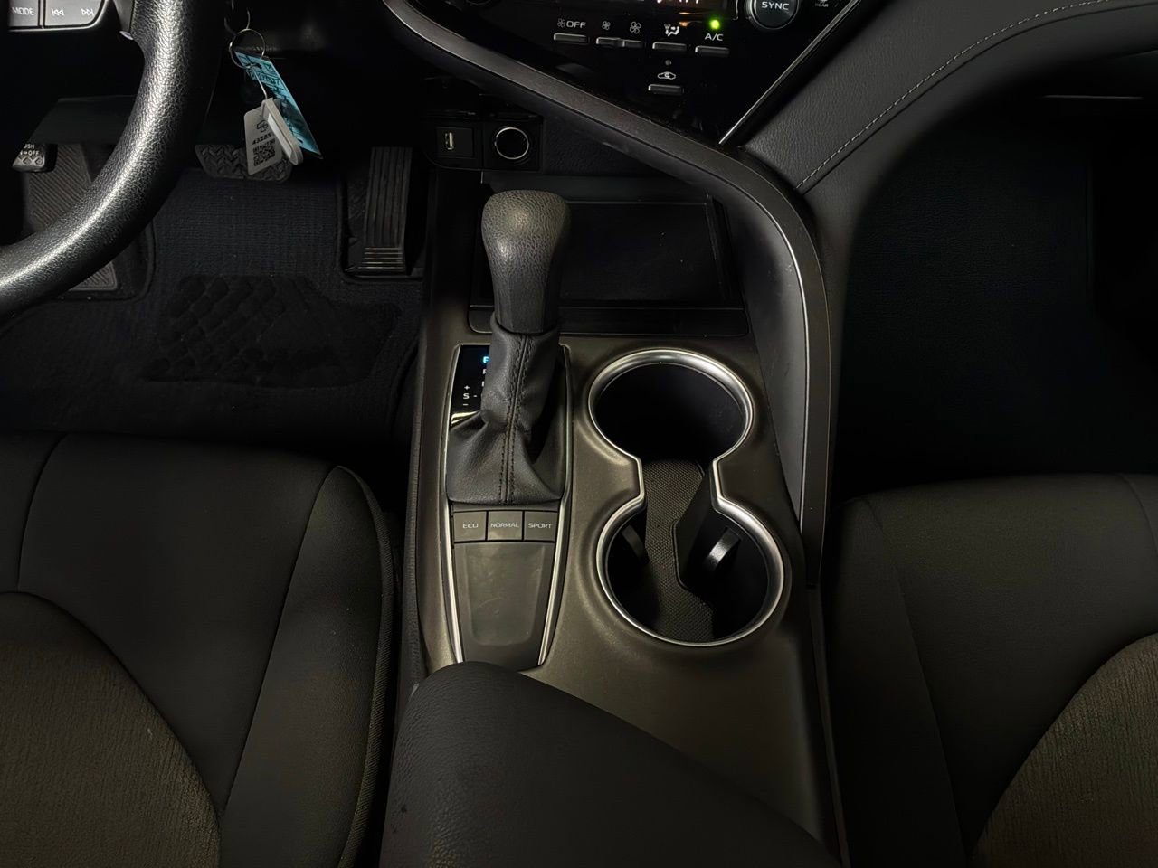 Used 2024 Toyota Camry LE FWD image 14