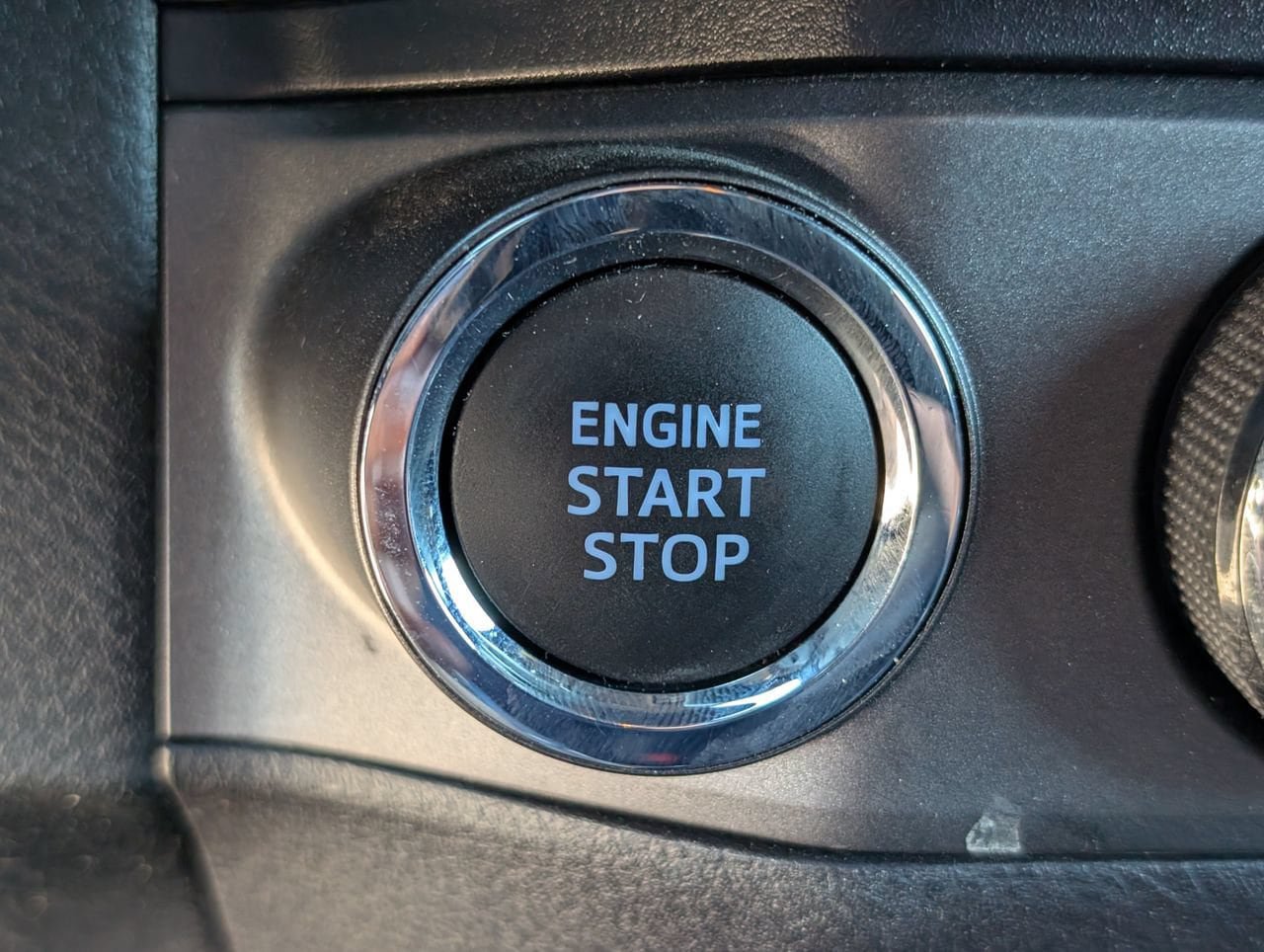 Used 2021 Toyota Tacoma TRD Off-Road w/ Technology Package AWD/4WD image 19