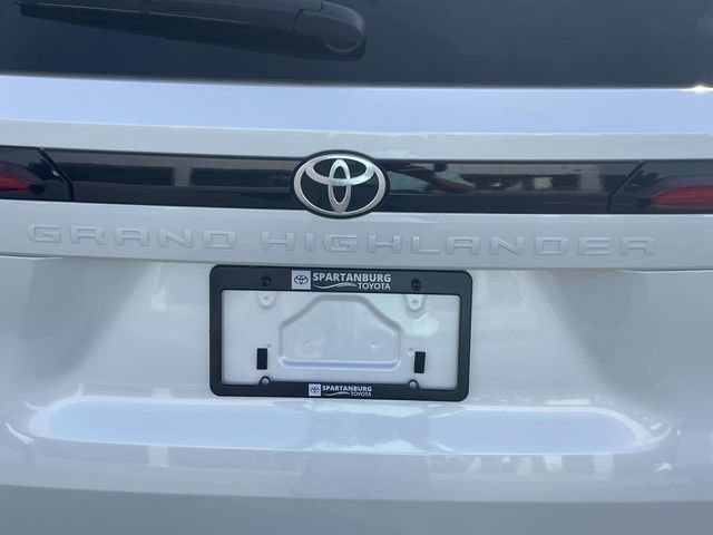 Used 2025 Toyota Grand Highlander FWD image 9