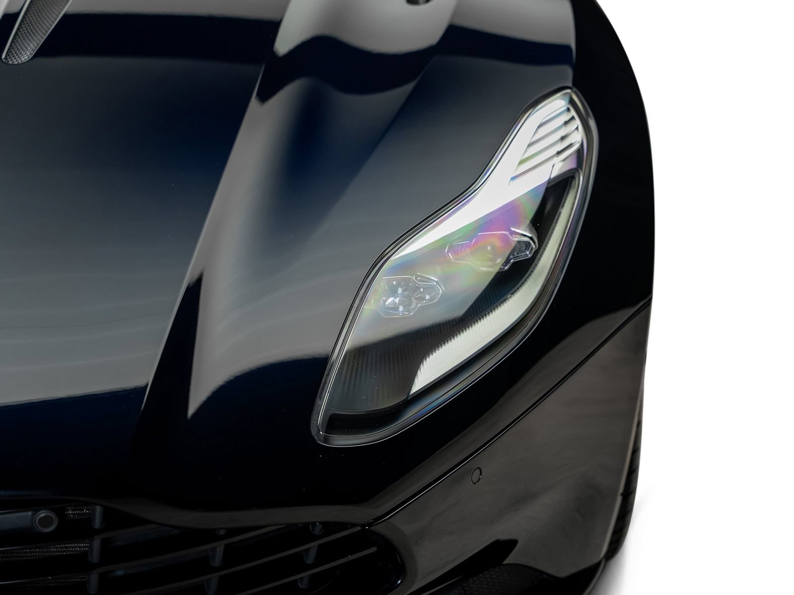 Used 2017 Aston Martin DB11 V12 RWD image 4
