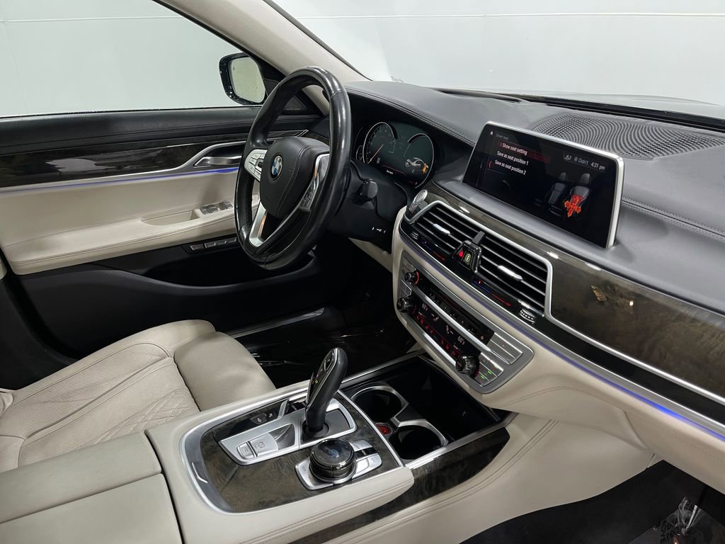 Used 2018 BMW 750i w/ Executive Package RWD image 20