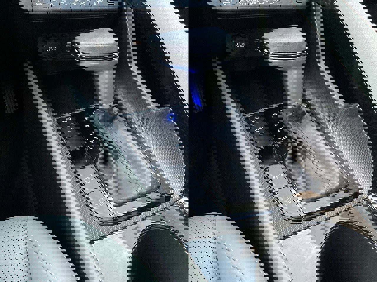 Used 2025 Hyundai Elantra Limited image 23