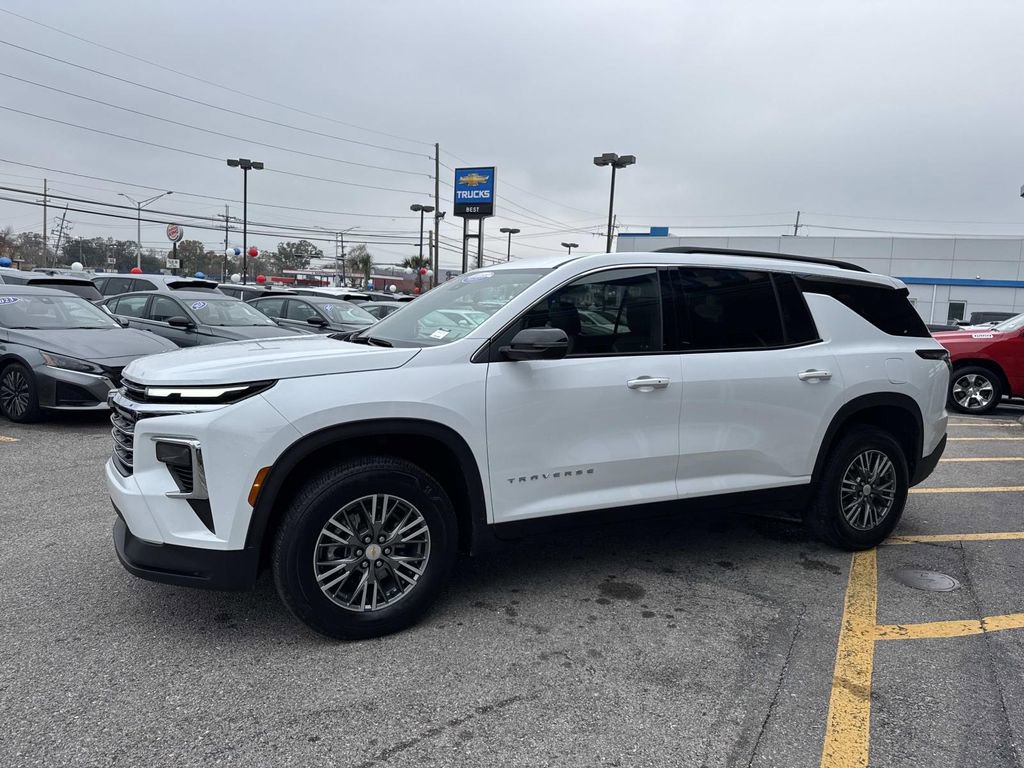 Certified 2025 Chevrolet Traverse LT image 4