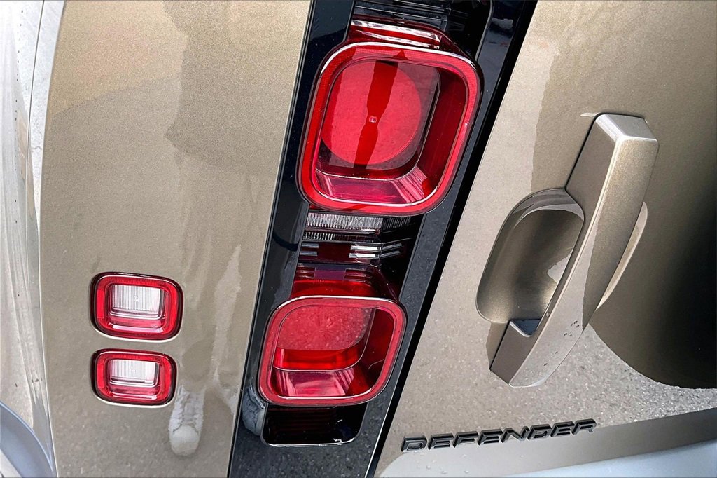 Certified 2025 Land Rover Defender 110 S image 31