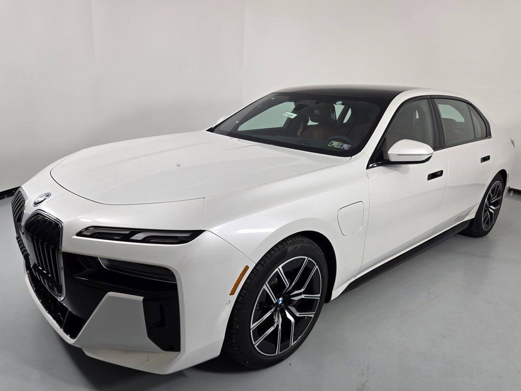 New 2026 BMW 750e xDrive image 3