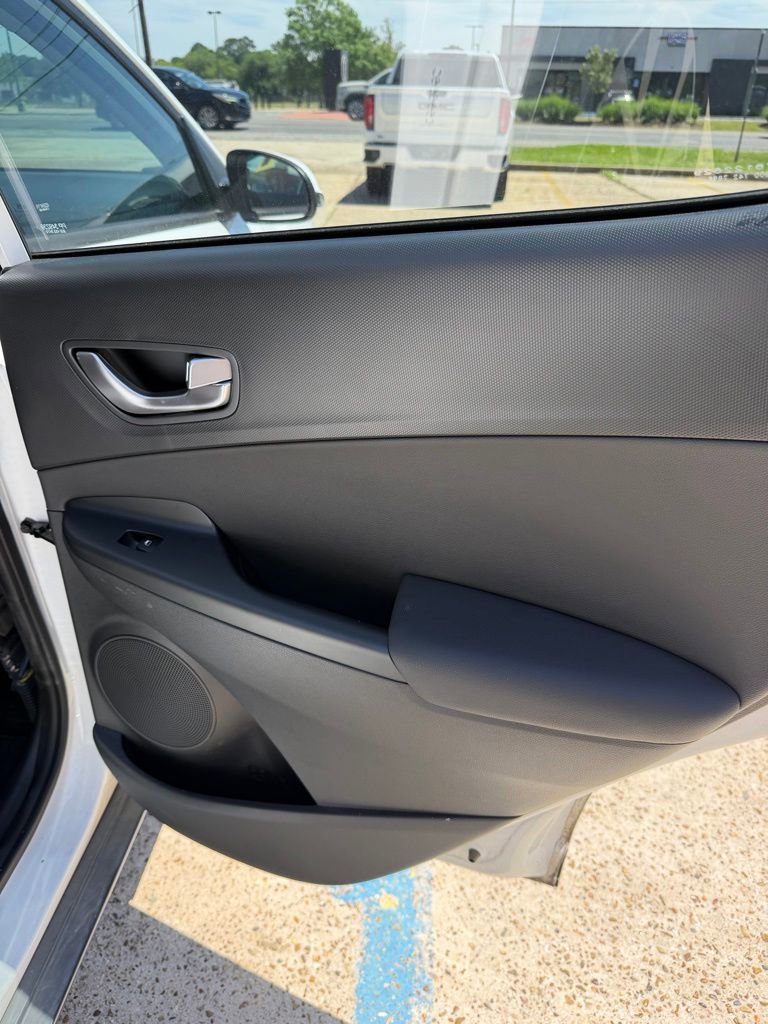 Used 2022 Hyundai Kona Limited image 23