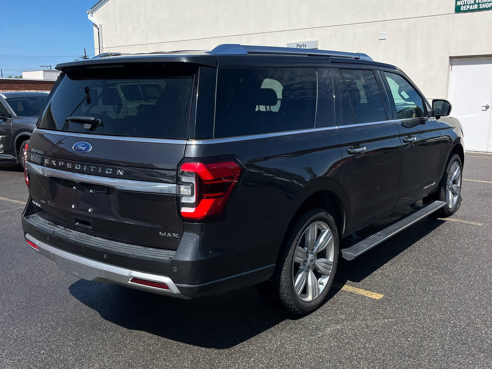 Used 2023 Ford Expedition Max Platinum AWD/4WD image 3