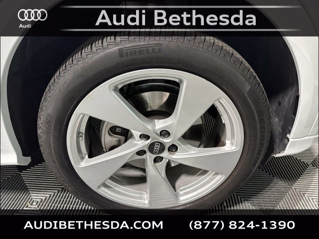 Certified 2025 Audi Q5 Premium Plus w/ Premium Plus AWD/4WD image 9