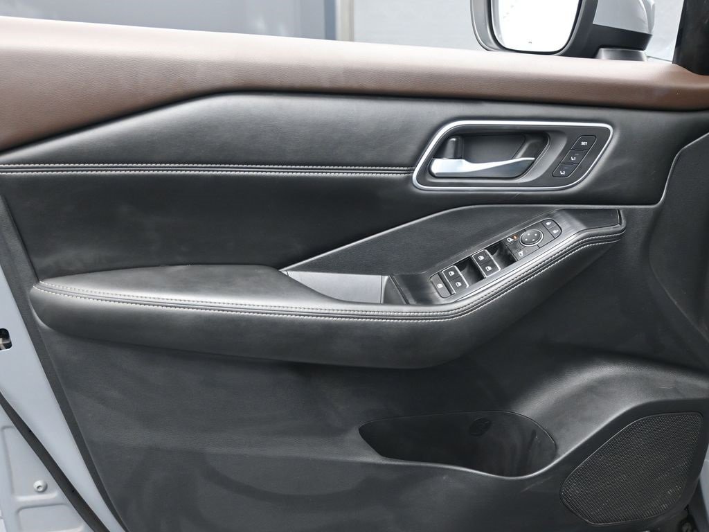 Used 2021 Nissan Rogue SL w/ Premium Package image 10