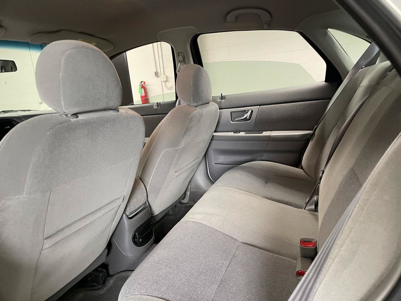 Used 2002 Ford Taurus SE FWD image 23