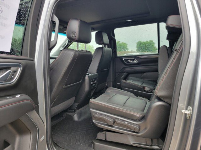 Used 2022 Chevrolet Suburban RST w/ Luxury Package AWD/4WD image 30