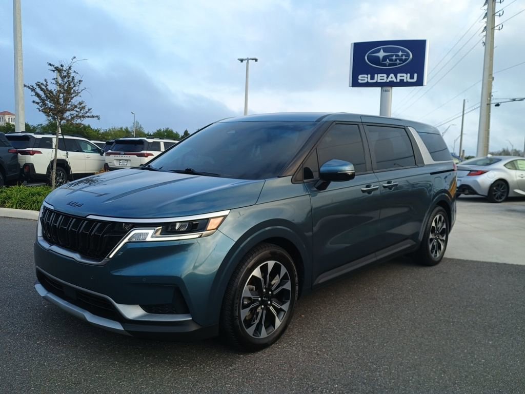 Used 2024 Kia Carnival EX image 1