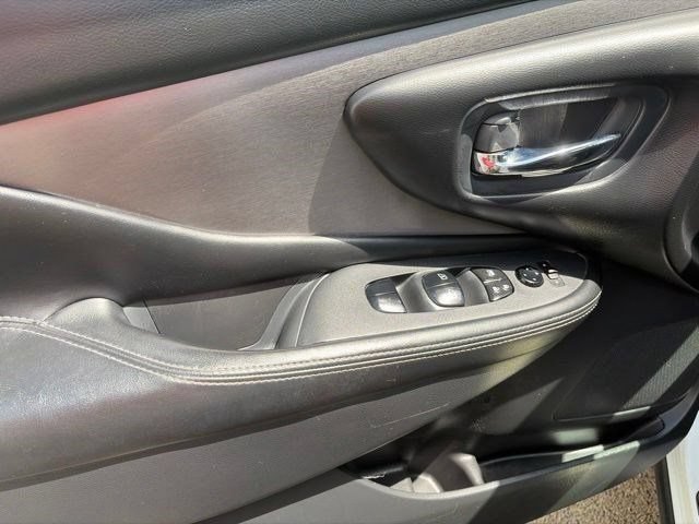 Used 2023 Nissan Murano SV w/ SV Midnight Edition Package FWD image 13