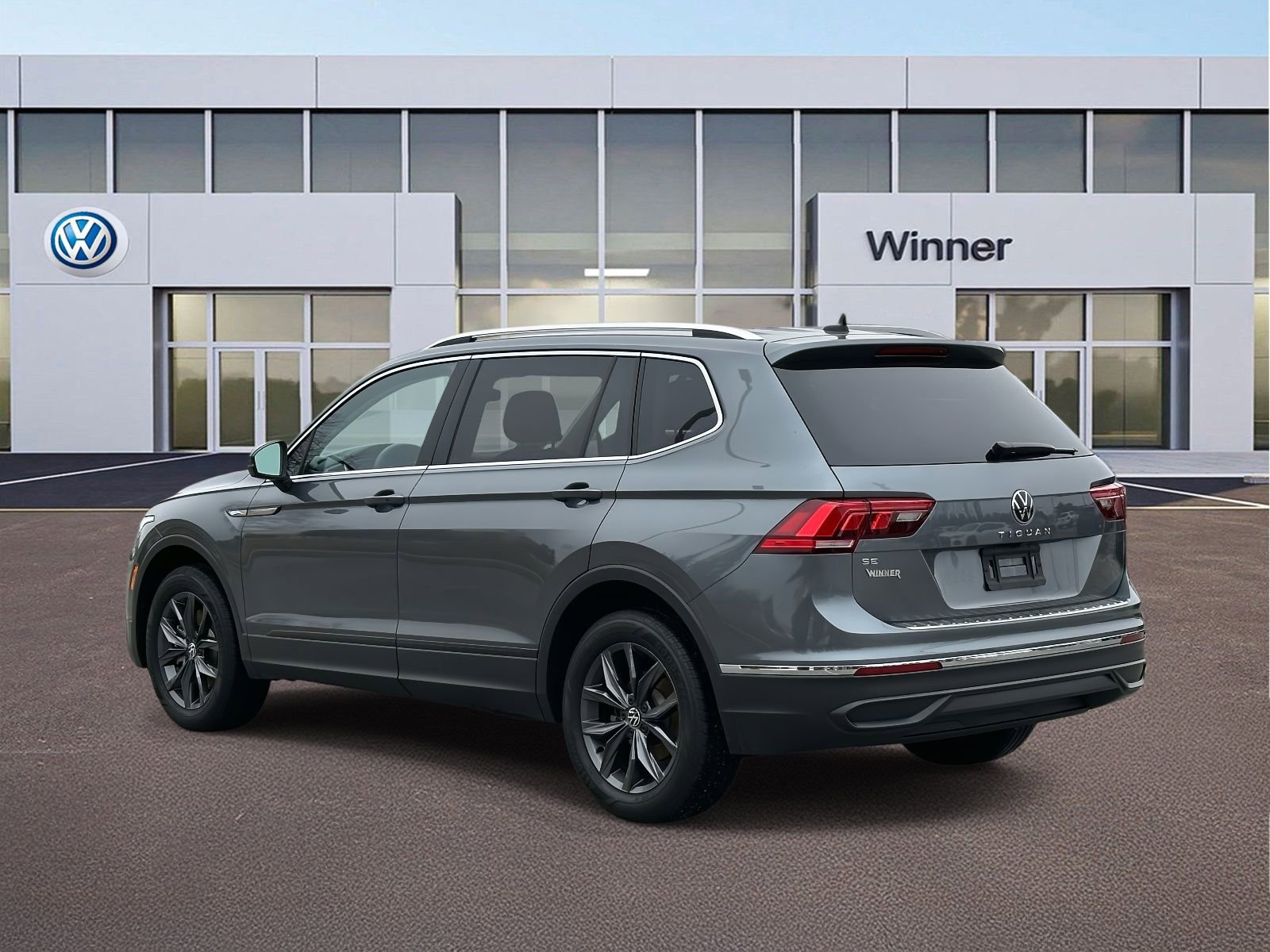 Used 2023 Volkswagen Tiguan SE image 4