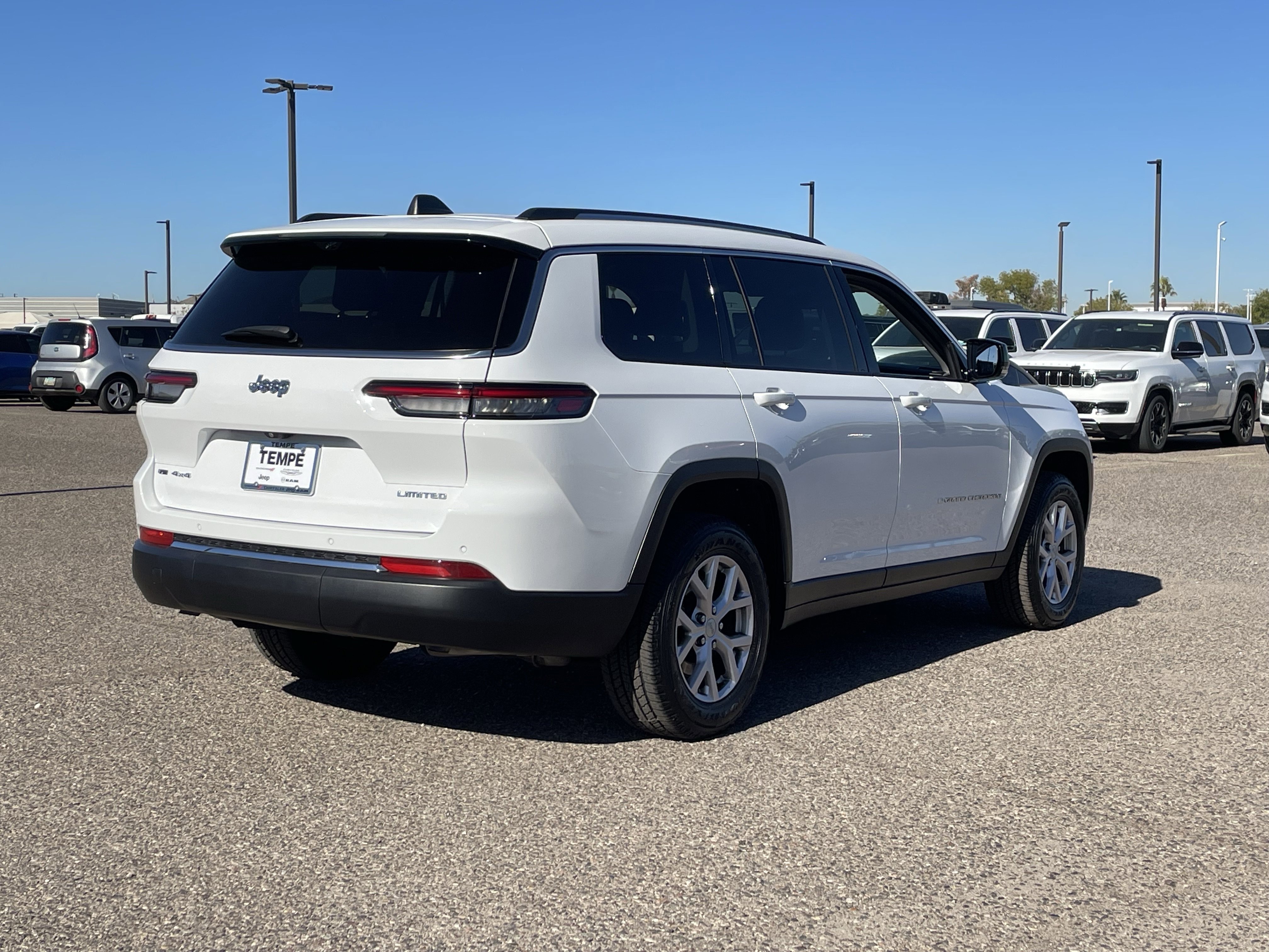 Certified 2022 Jeep Grand Cherokee L Limited w/ Luxury Tech Group II image 5
