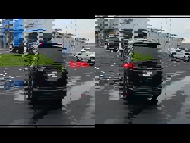 Used 2020 Chrysler Pacifica Touring-L Plus w/ S Appearance Package image 7