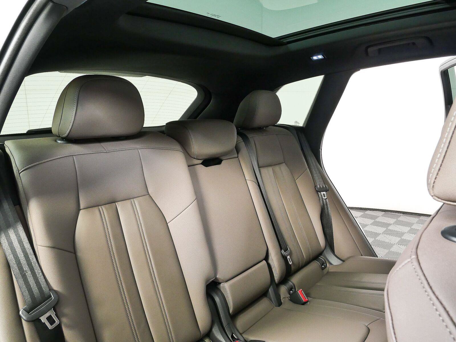 Used 2025 Audi Q5 Premium Plus w/ Premium Plus AWD/4WD image 23