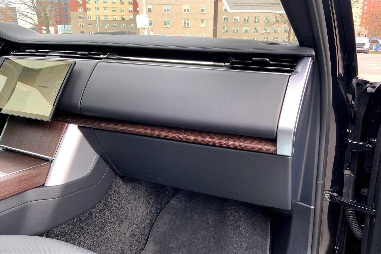 Used 2025 Land Rover Range Rover SE image 18