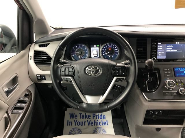 Used 2019 Toyota Sienna XLE FWD image 15
