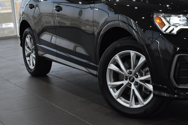 Used 2022 Audi Q3 2.0T Premium Plus w/ Premium Plus Package image 4