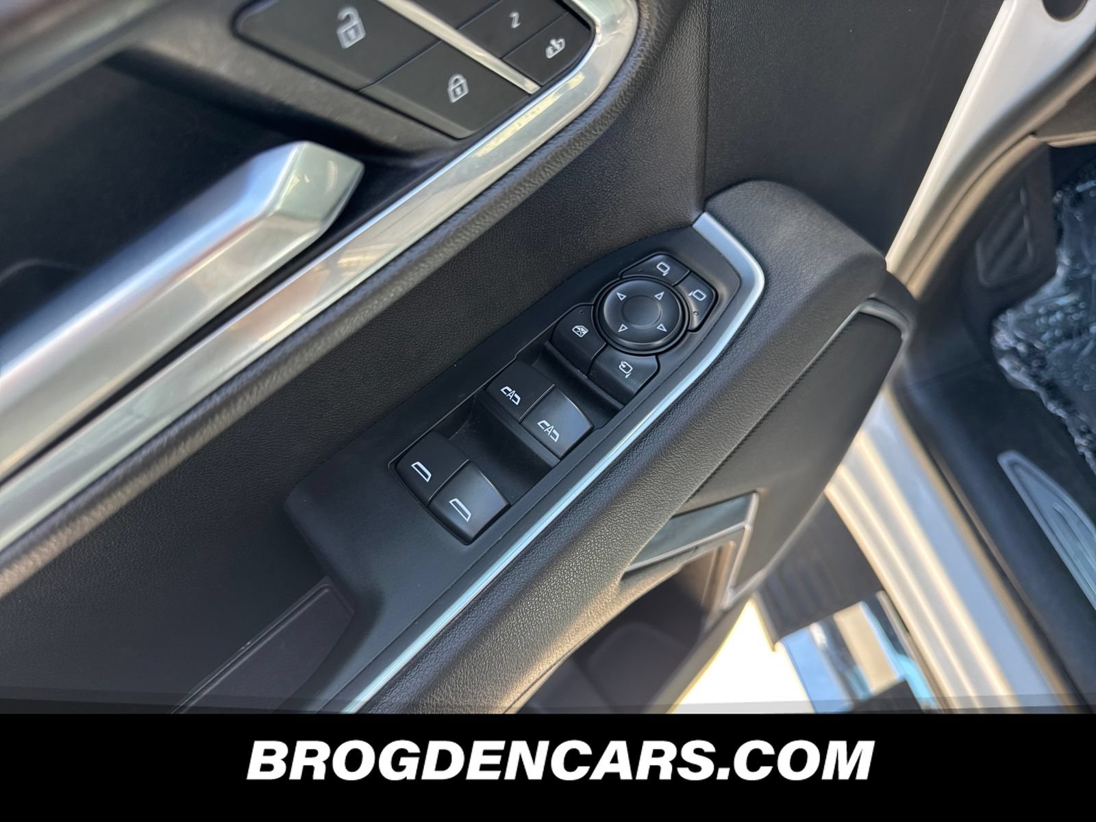 Used 2026 GMC Sierra 1500 SLT AWD/4WD image 8