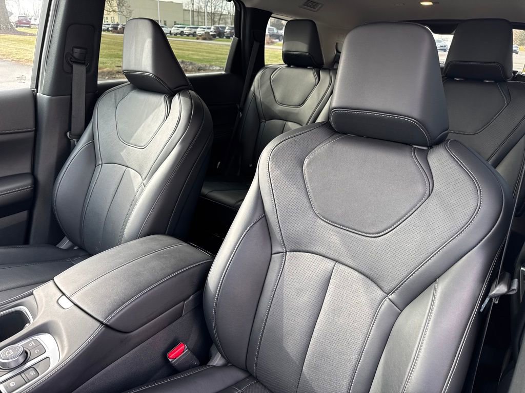 Certified 2025 INFINITI QX60 Luxe w/ Vision Package image 16